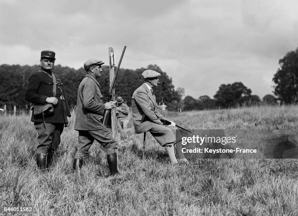 Sir George Clerck, ambassadeur de Grand-Bretagne à la chasse dans la forêt de Rambouillet, France le 16 octobre 1935.