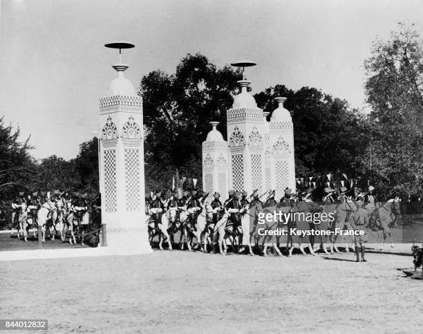 Défilé de la cavalerie lors du jubilé de diamant du Gaekwar à Baroda, Inde le 14 janvier 1936.