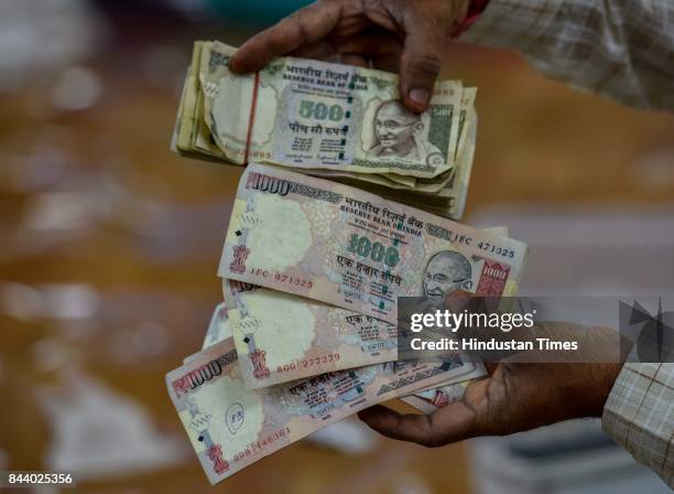 Old Notes Raja 331 10 Crore Members Stock Photos, High-Res Pictures, and Images ...