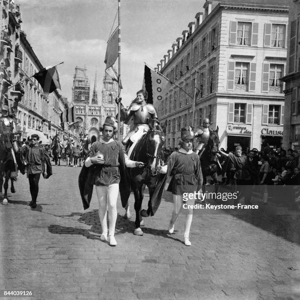 Défilé de Jeanne d'Arc dans les rues d'Orléans, France en 1961.