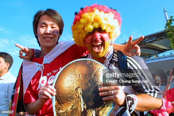 Soccer fans arrive at the World Cup semi-final match between South Korea and Germany June 25, 2002 at the Seoul World Cup Stadium in Seoul, South...