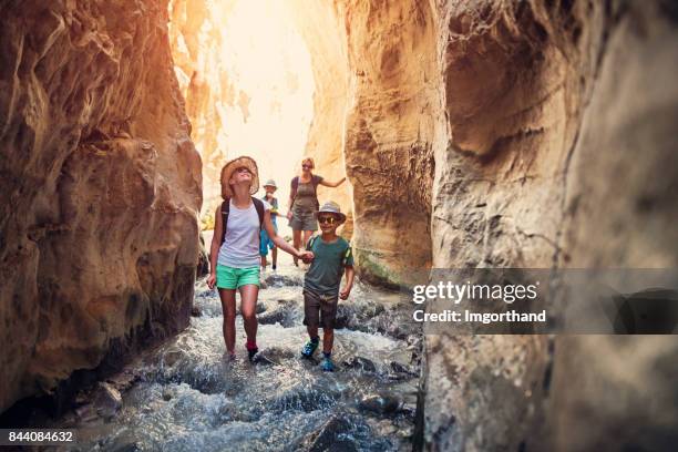 familie wandelen door rivier in andalusie, spanje - adventure or travel stockfoto's en -beelden