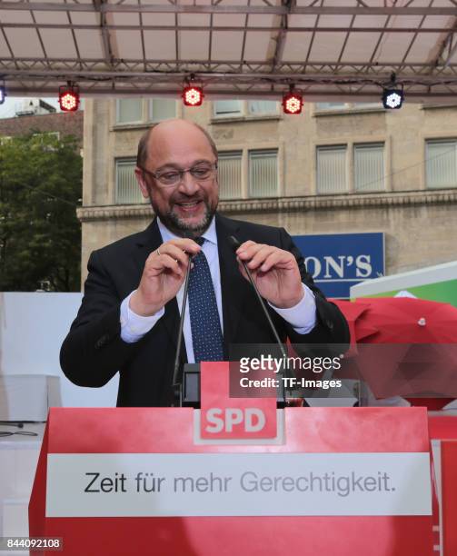 Martin Schulz, chancellor candidate of the German Social Democrats , speaks to the voters at a 'Martin Schulz live' election campaign stop on August...