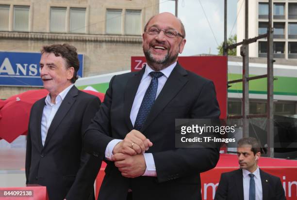 Martin Schulz, chancellor candidate of the German Social Democrats , speaks to the voters at a 'Martin Schulz live' election campaign stop on August...