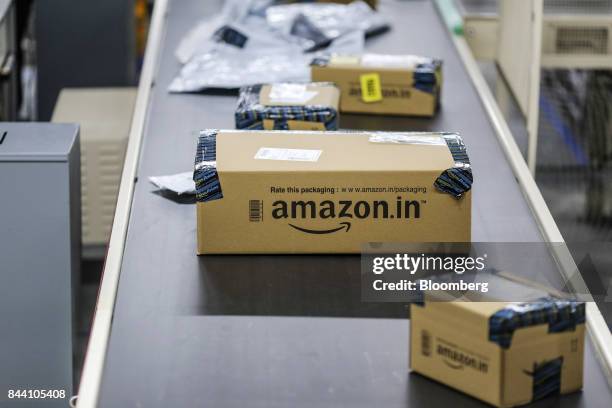 Amazon Warehouse India Photos and Premium High Res Pictures - Getty Images