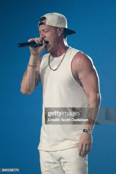 California Smooth Rapper 425 Smooth (Singer) Stock Photos, High-Res Pictures, and Images - Getty ...
