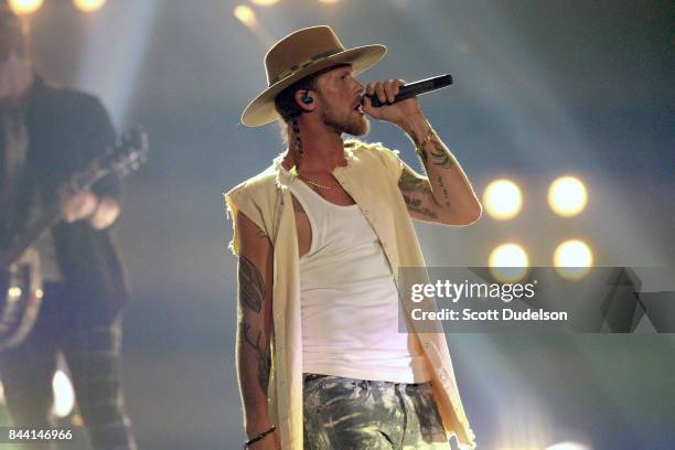 California Smooth Rapper 435 Smooth (Singer) Stock Photos, High-Res Pictures, and Images - Getty ...