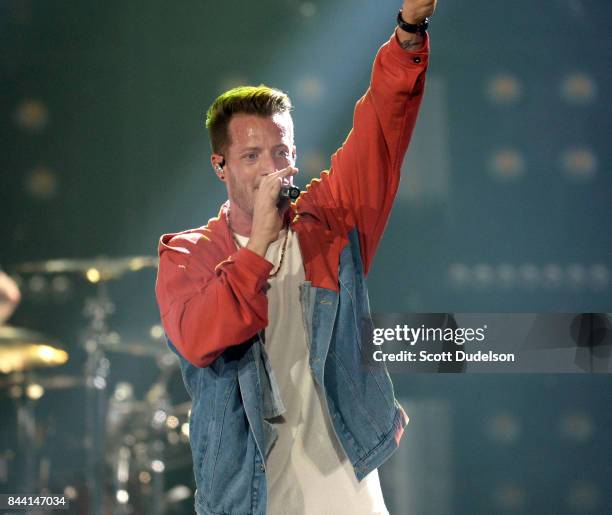 California Smooth Rapper 423 Smooth (Singer) Stock Photos, High-Res Pictures, and Images - Getty ...