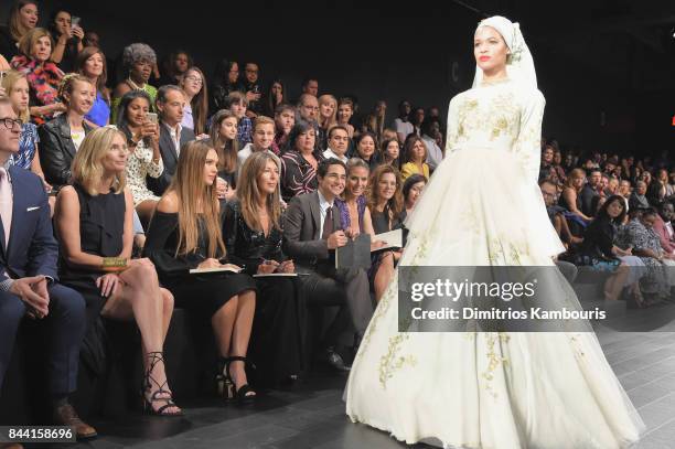 Liz Gateley, Jessica Alba, Nina Garcia, Zac Posen, Heidi Klum, Desiree Gruber, and Jane Cha attend the Project Runway fashion show during New York...