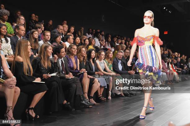 Jessica Alba, Nina Garcia, Zac Posen, Heidi Klum, Desiree Gruber, and Jane Cha attend the Project Runway fashion show during New York Fashion Week:...