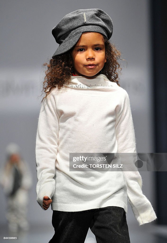 A child presents fashion from the fall/w