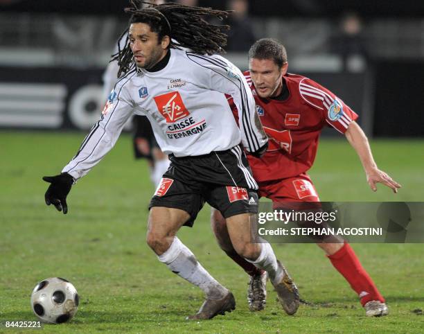 Ajaccio's French midfielder Sebastien Gregori vies with Vannes' French midfielder Stephane Auvray during the French cup football match Ajaccio vs....