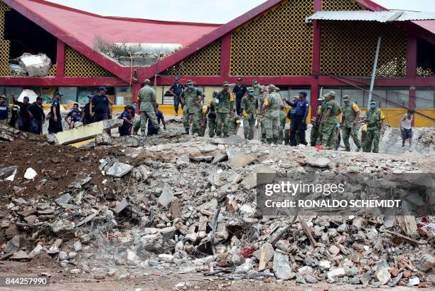 Mexican soldiers remove rubble following an 8.2 earthquake that hit Mexico's Pacific coast, in Juchitan de Zaragoza, state of Oaxaca on September 8,...