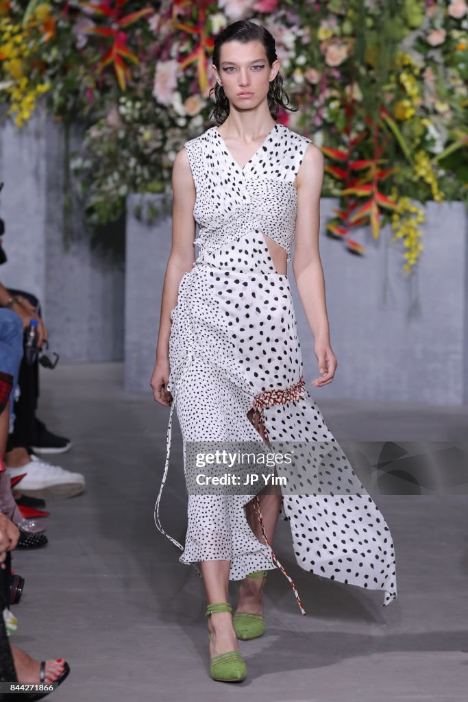 Jason Wu - Runway - September 2017 - New York Fashion Week