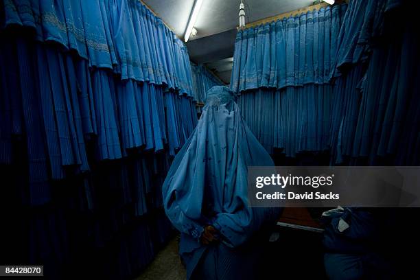 afghan woman - afghanistan culture stockfoto's en -beelden