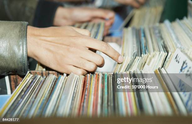 cu on hands searching through vintage records  - record 個照片及圖片檔