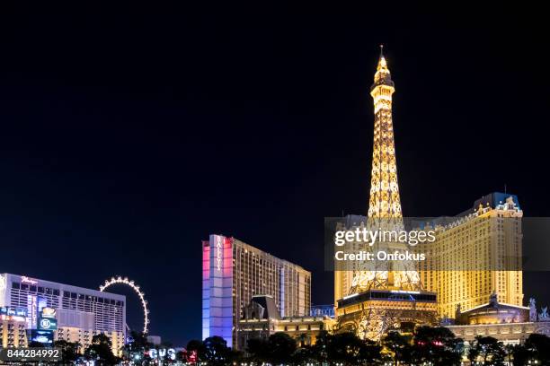 cityscape las vegas skyline at sunset - las vegas skyline night stock pictures, royalty-free photos & images