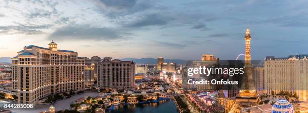 cityscape las vegas skyline at sunset - las vegas skyline night stock pictures, royalty-free photos & images