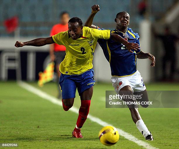 Colombia's midfielder Segundo Victor Ibarbo vies for the ball with Ecuador's defender Wilson Folleco during their U-20 South American Championship...