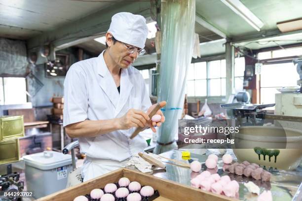 süße japanische meister - japanese sweet stock-fotos und bilder