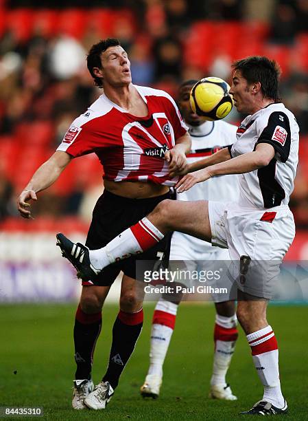 Darius Henderson of Sheffield United battles for the ball with Matt Holland of Charlton Athletic during the FA Cup Sponsored by E.on 4th Round match...