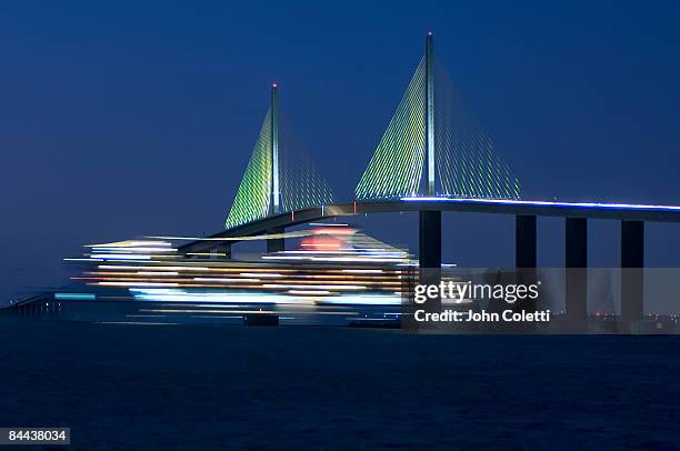 bob graham sunshine skyway bridge - st petersburg florida fotografías e imágenes de stock