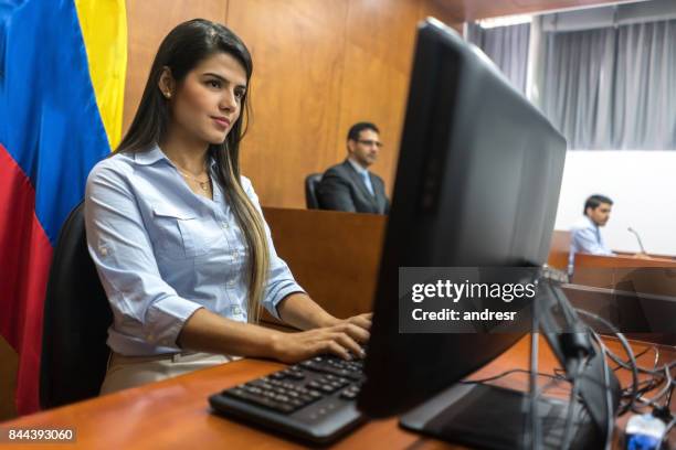 clerk typing the session in trial at the courtroom - arquivista imagens e fotografias de stock