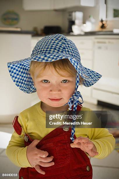 boy with hat looks at camera - cayucos stockfoto's en -beelden