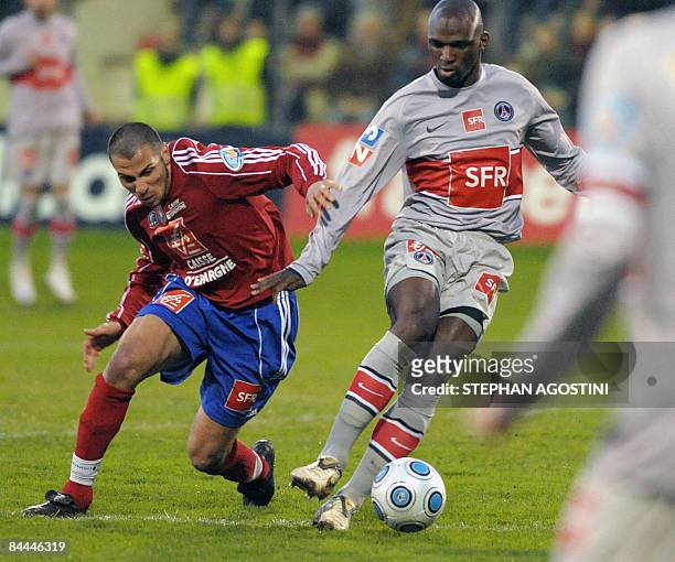 Ajaccio's French forward Foued Kahlaoui vies with Paris's French defender Zoumana Camara during their French cup football match, GFCO Ajaccio versus...