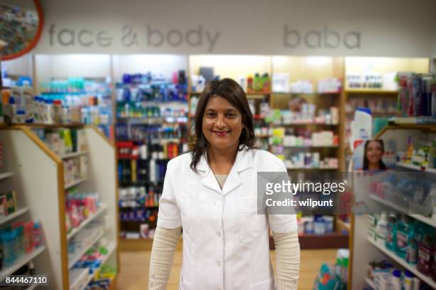 friendly pharmacist in pharmacy - women and children living with drug addiction stock pictures, royalty-free photos & images