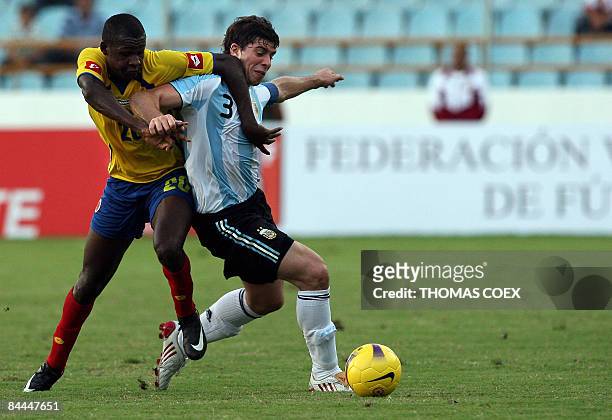 Argentina's defender Emiliano Insua vies for the ball with Colombia's midfielder Segundo Victor Ibarbo during their U-20 South American football...