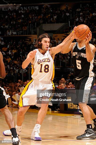 Sasha Vujacic of the Los Angeles Lakers reaches for the ball against Ime Udoka of the San Antonio Spurs at Staples Center on January 25, 2009 in Los...