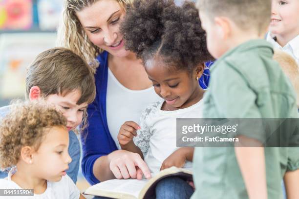 reading together - sunday school stock pictures, royalty-free photos & images