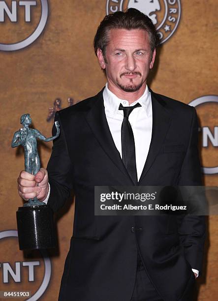 Actor Sean Penn poses with his award for Outstanding Performance by a Male Actor in a Leading Role for "Milk" in the press room at the 15th Annual...