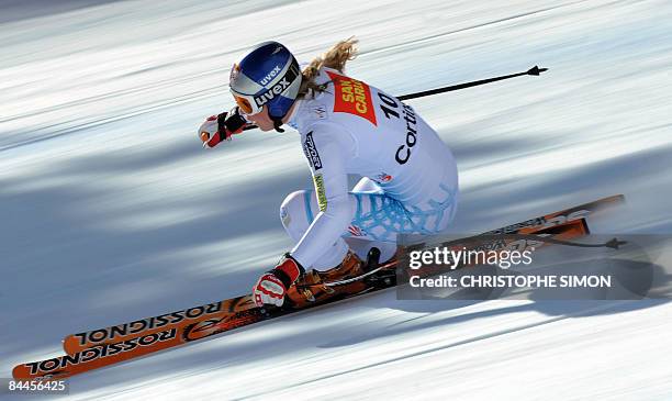 Lindsey Vonn speeds to take the eigth place of the women's World Cup Super-G on January 26, 2009 in Cortina d'Ampezzo. Sweden's Jessica...