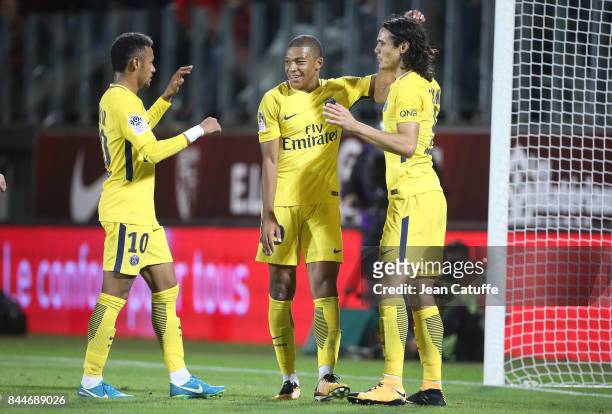 Edinson Cavani of PSG celebrates his second goal with Neymar Jr, Kylian Mbappe during the French Ligue 1 match between FC Metz and Paris Saint...
