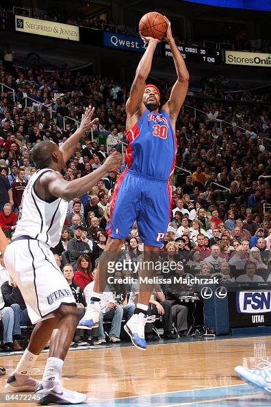 Rasheed Wallace of the Detroit Pistons shoots a jump shot against ...