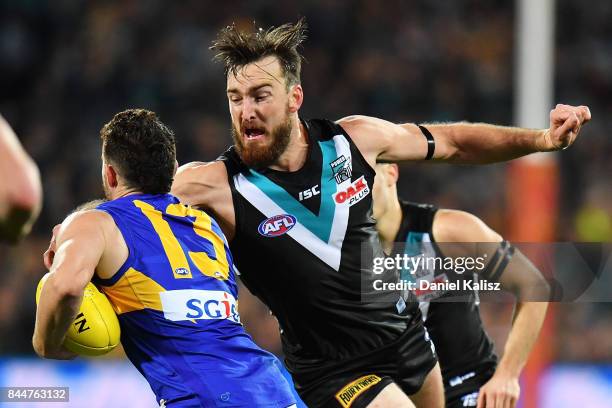 Charlie Dixon of the Power tackles Luke Shuey of the Eagles during the AFL First Elimination Final match between Port Adelaide Power and West Coast...