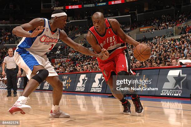 Travis Outlaw of the Portland Trail Blazers drives against Al Thornton of the Los Angeles Clippers at Staples Center on January 26, 2009 in Los...