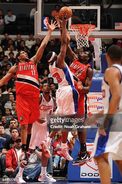 Al Thornton of the Los Angeles Clippers goes up for a shot between LaMarcus Aldridge and Greg Oden of the Portland Trail Blazers at Staples Center on...