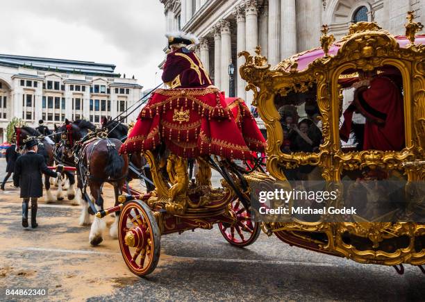 2007 lord mayor's show end in front of st. paul's cathedral london - lord mayors show stock-fotos und bilder