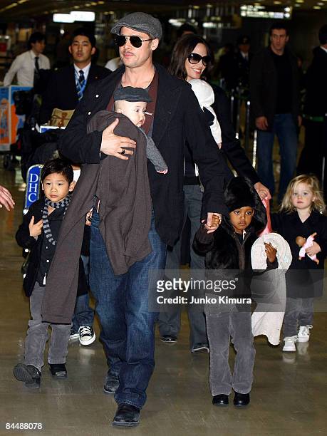 Actor Brad Pitt and Angelina Jolie arrive at Narita International Airport with their children Pax Thien, Knox, Zahara and Shiloh on January 27, 2009...