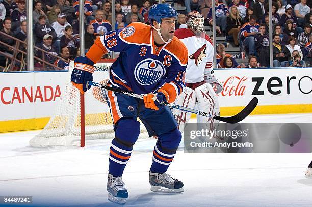 Ethan Moreau of the Edmonton Oilers follows the puck against the Phoenix Coyotes at Rexall Place on January 18, 2009 in Edmonton, Alberta, Canada....