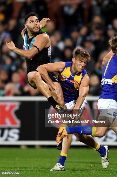 Jarman Impey of the Power snaps for goal over Brad Sheppard of the Eagles and misses during the AFL First Elimination Final match between Port...