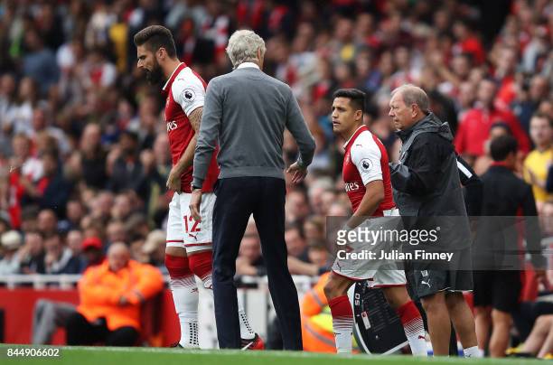 Arsene Wenger, Manager of Arsenal speaks to Alexis Sanchez of Arsenal during the Premier League match between Arsenal and AFC Bournemouth at Emirates...