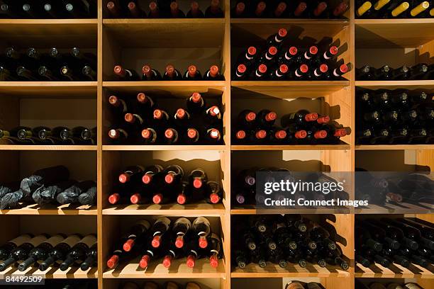wine cellar - wijnkelder stockfoto's en -beelden