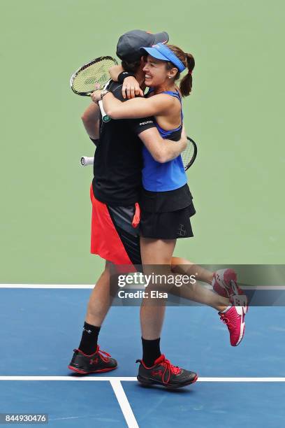 Jamie Murray of Great Britain and Martina Hingis of Switzerland celebrate defeating Hao-Ching Chan of Taiwan and Michael Venus of New Zealand in...