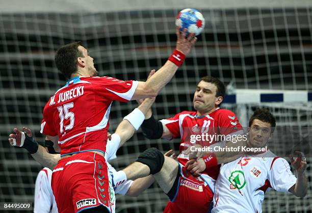 Michal Jurecki of Poland passes the ball to Bartosz Jurecki of Poland during the Men's World Handball Championships main round match group two...