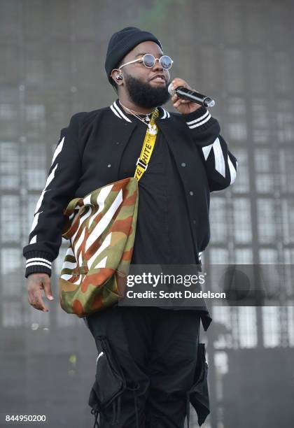 24buckets Rapper 40 24hrs (Rapper) Stock Photos, High-Res Pictures, and Images - Getty ...