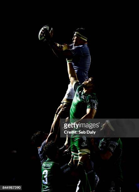 Galway , Ireland - 9 September 2017; Dries van Schalkwyk of Southern Kings wins a line-out ahead of Quinn Roux of Connacht during the Guinness PRO14...